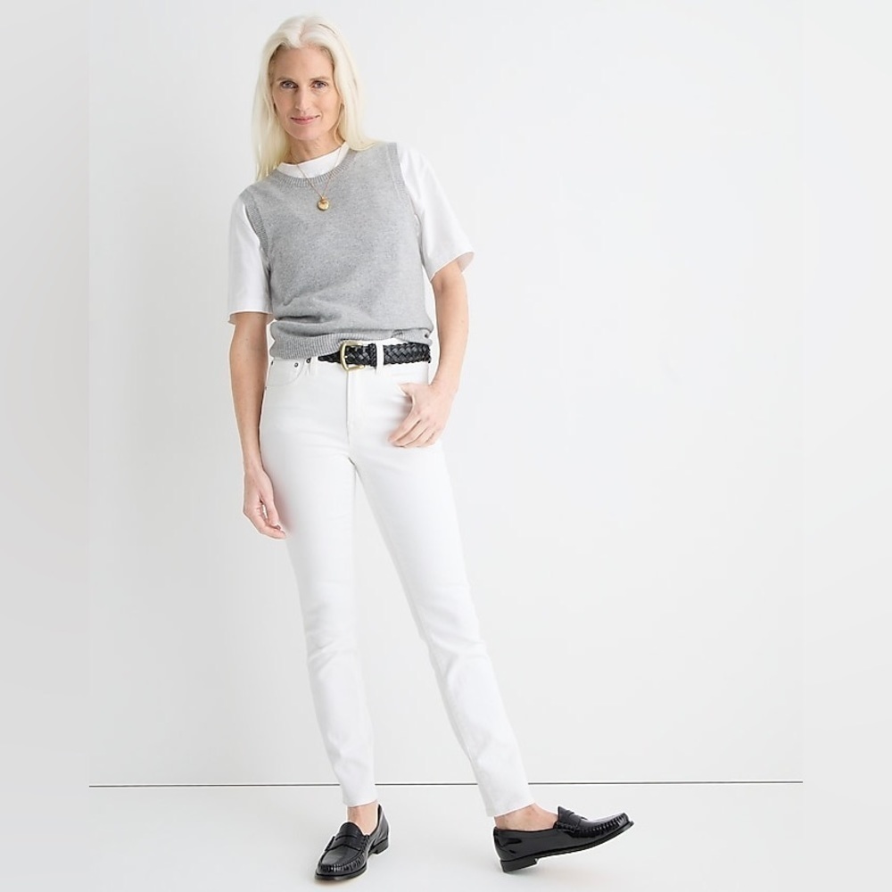 J Crew 9" toothpick jean in white wash
Item BQ310
